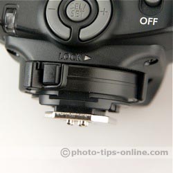 Canon Speedlite 430EX vs. Canon Speedlite 430EX II: lever lock