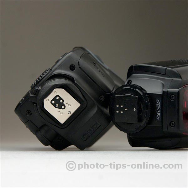 Canon Speedlite 580EX vs. Canon Speedlite 580EX II: pins