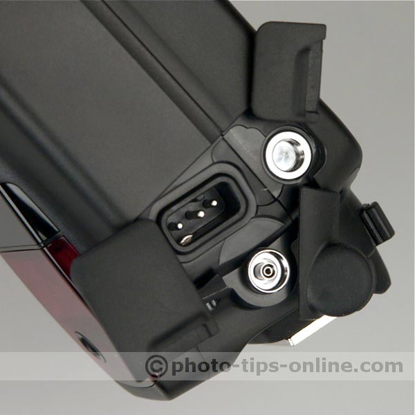 Canon Speedlite 580EX II: PC terminal, external battery connector, bracket mount