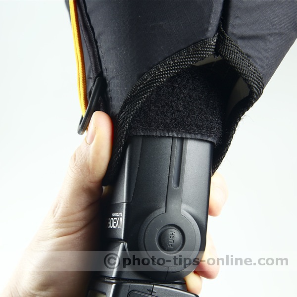 Honl Photo traveller16 softbox: handheld, prevent the softbox from slipping off