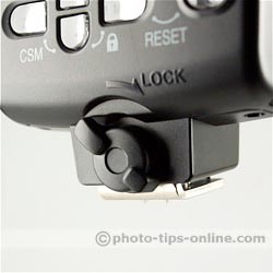 Nikon Speedlight SB-600 flash: lever lock for quick locking and release