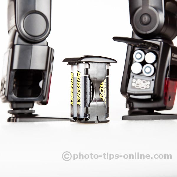 Nissin Di866 II vs. Canon Speedlite 580EX II: battery cartridge for quick battery replacement