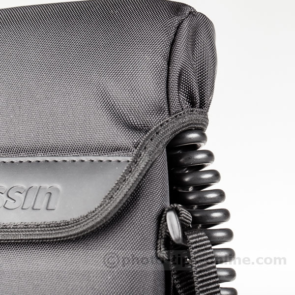 Nissin PS 8 Power Pack: case cover, feeding the cable out