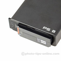 Nissin PS 8 Power Pack: popping the battery out