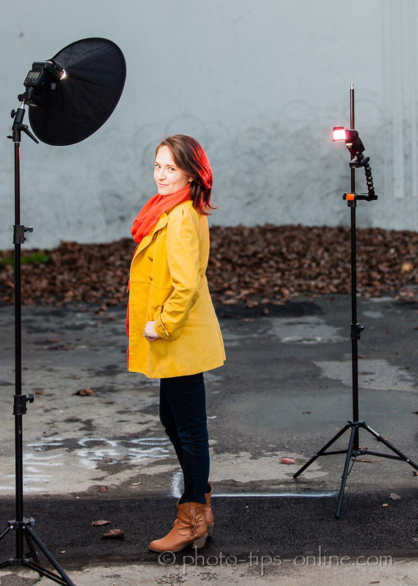 RoundFlash Beauty Dish: behind the scenes, portrait example with a second gelled speedlight