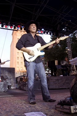 Concert photography: Clint Black. Live on the Levee 2010.